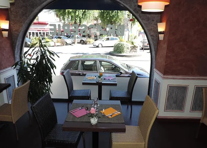 فندق De France اسباليون